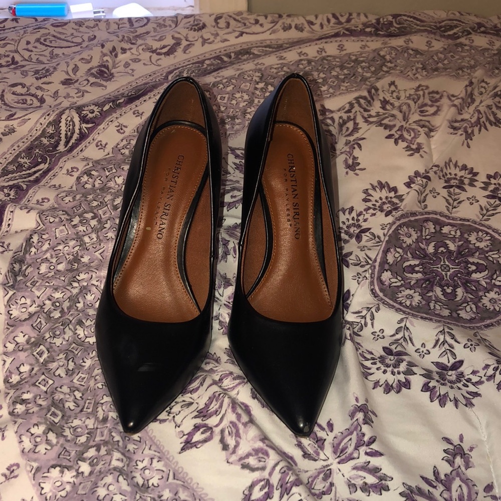 Black pumps